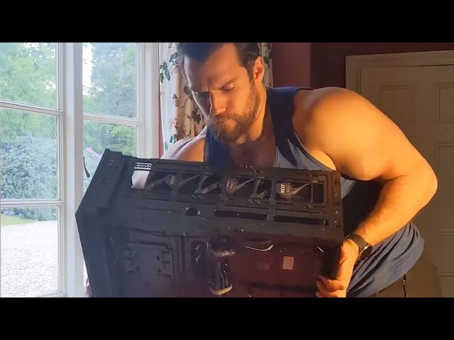 Henry Cavill - How To Build A Superman Gaming PC
