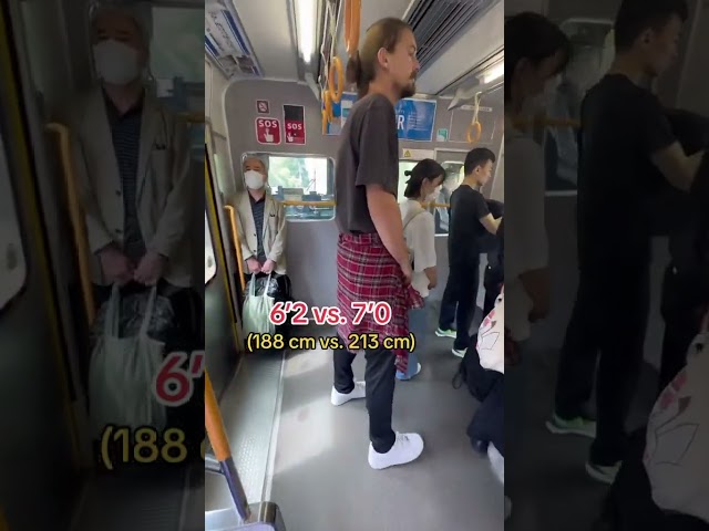 Tall people on trains in Japan 😅 #tallgirl #tallwomen #tall