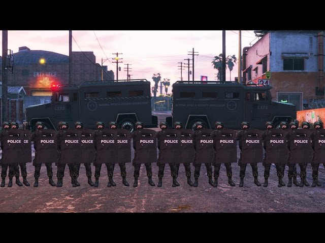 GTA 5 - LSPDFR Playing As A Cop Episode #89: SWAT Patrol 22: GROVE STREET RIOT (Riot Shields)