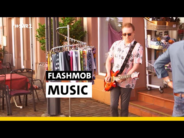 Sensationeller Flashmob „Music" mit Mr. Music - John Miles himself in Landau