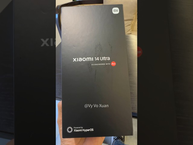 Xiaomi 14 Ultra unboxing