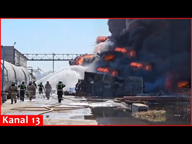 Fierce fire in tanks filled with oil at gas station in Russia - many equipment was involved in area