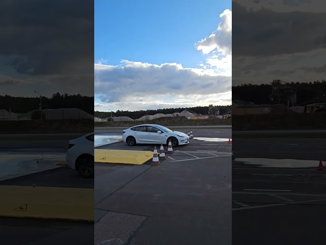 Tesla Model 3 LR bei der Fluchtwende