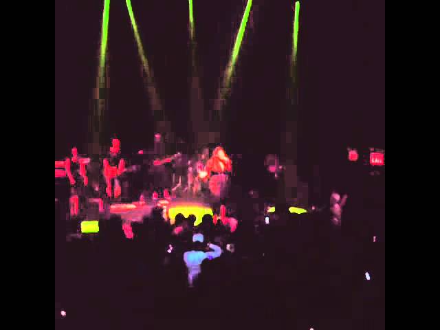 Jazmine Sullivan - "Need U Bad" Live From Gramercy Theatre In NYC (Snippet)