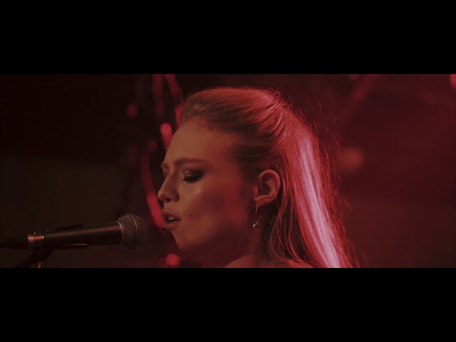 Freya Ridings - Love Is Fire (Live At Omeara - London)