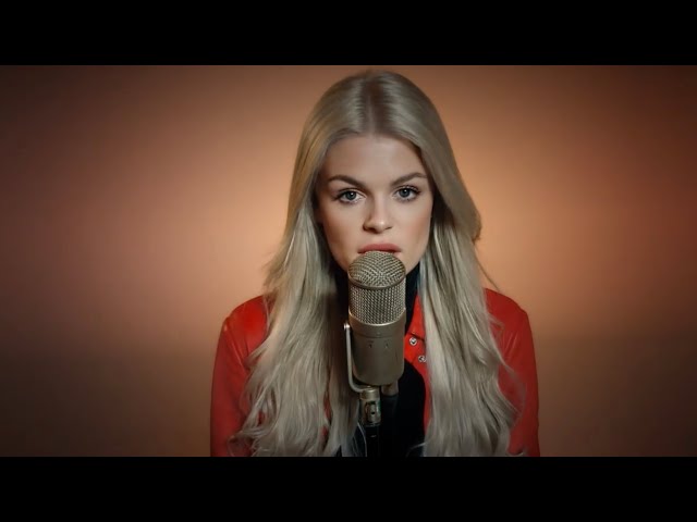 It's Beginning To Look A Lot Like Christmas - Michael Bublé (Cover By: Davina Michelle)