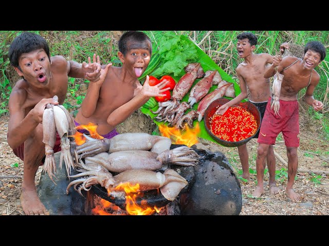 Survival Skills - Cook Squid Recipes On A Rock Eating Show