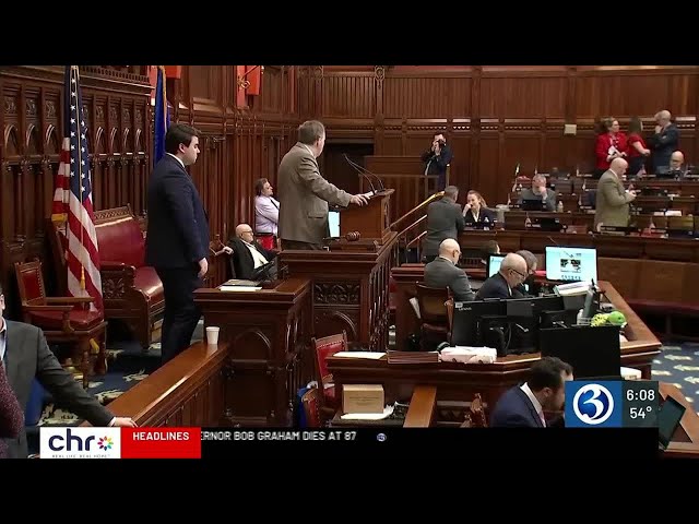 Lawmakers scramble to pass last minute bills as legislative session draws to close