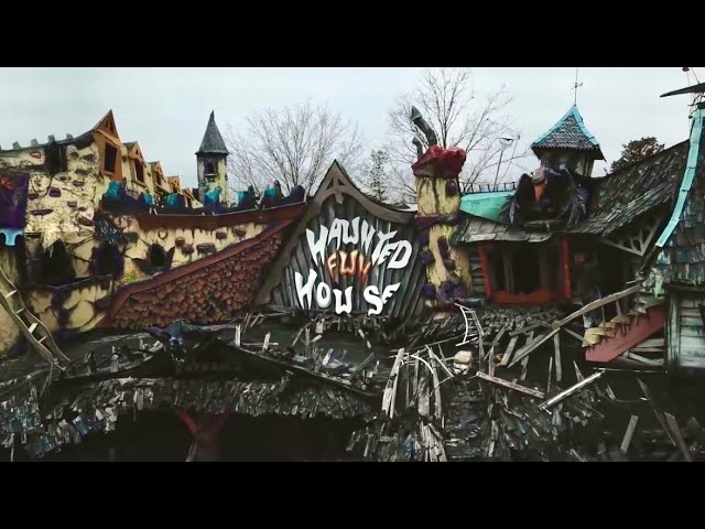 Wild Bills - We Explored an Abandoned Theme Park With Everything Left Behind