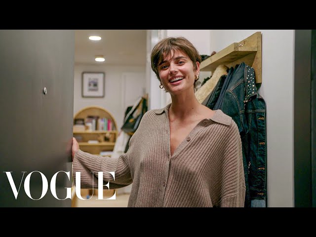 Model Taylor Hill Gets Ready For a Night Out in New York City | Vogue