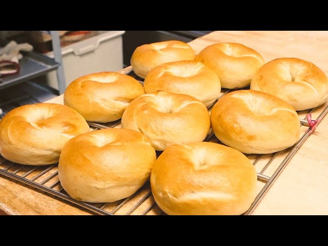 Super soft and delicious bagels boiled in water from the Japanese hot spring "ONSEN"