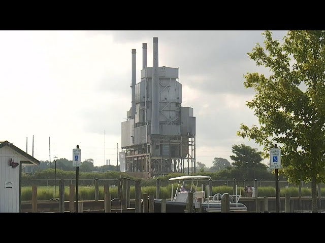 LIVE: Demolition of the James DeYoung Power Plant in Holland