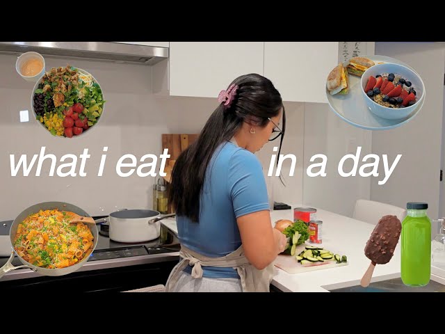 WHAT I EAT IN A DAY *living lone* 🌱 simple home cooked meals, workout routine, easy recipes