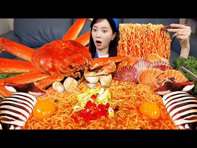 [Mukbang ASMR] Emperor Ramen FLEX?! Korean Ramyun with Seafood Snow Crab Squid Recipe Ssoyoung