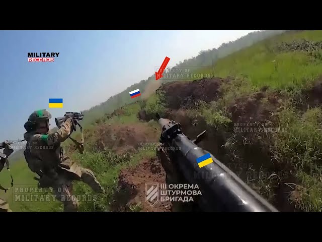 Horrible Footage! Ukrainian Special Forces Brutally ambush and kill Russian soldiers in trench