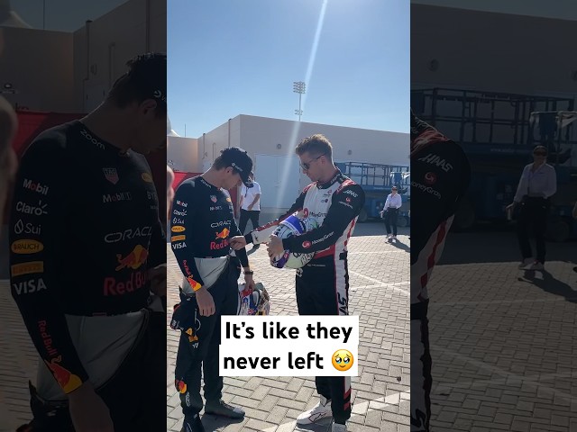 What do you think was on Max’s top? 🧐😂 #redbullracing #formula1