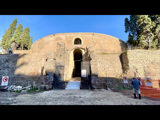 Who's buried inside the Mausoleum of Augustus?