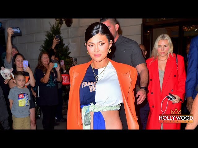 Kylie Jenner shows baby bump in New York City