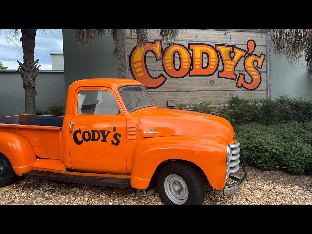 Eating at Cody's Original Roadhouse at The Villages, Florida | Huge Carrot Cake & Great Burger!