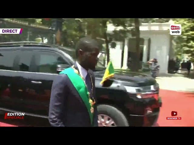 L'entrée triomphale du Président Diomaye au Palais...