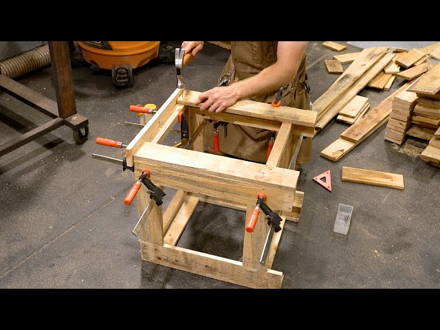 How to Build a Pallet Wood Planter Box!