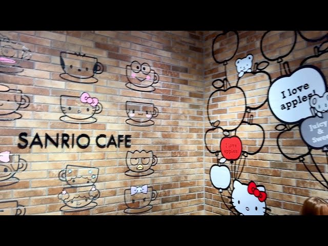 Checking out Sanrio Cafe in Ikebukuro Tokyo and Playing the Hello Kitty Piano 💕