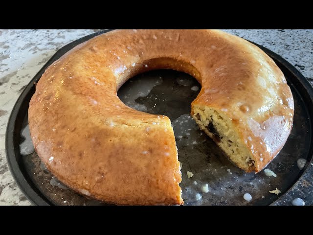 Moms Classic Italian Raisin Bunt Cake