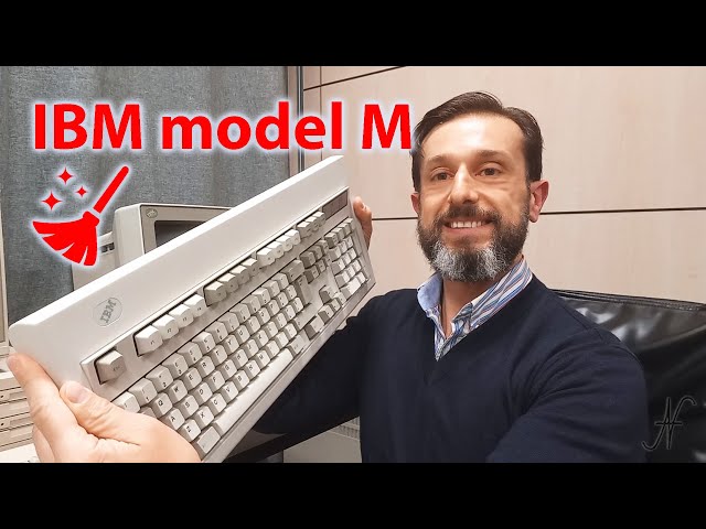 Disassembling and cleaning the IBM Model M buckling spring keyboard | Tutorial