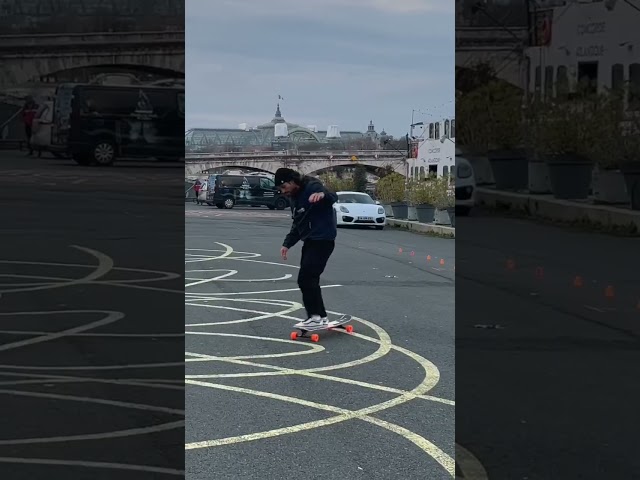 Keeping the energy’s up despite the freezing weather 🥶 #longboarding #longboarddancing