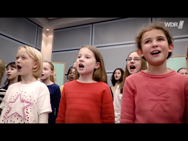 Der WDR-Kinderchor singt „Meine Oma ist ’ne alte Umweltsau“