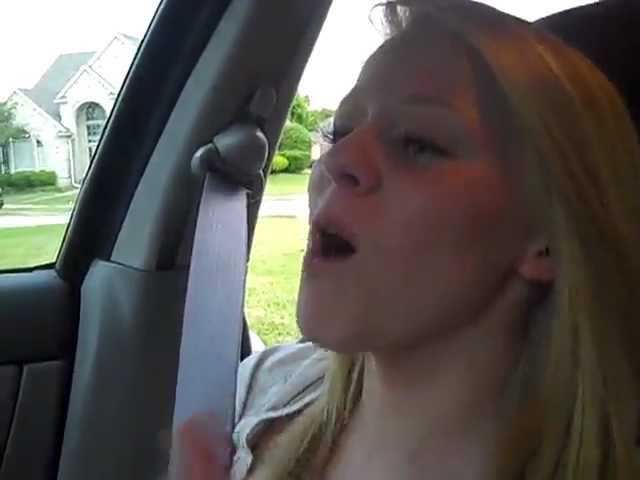 Amazing 17 year old girl singing Alicia Keys In The Car!!