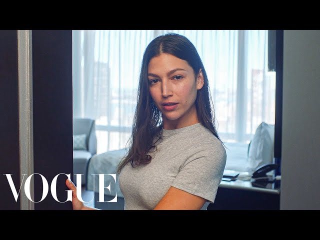 Úrsula Corberó Gets Ready for the 'Lift' Movie Premiere | Vogue