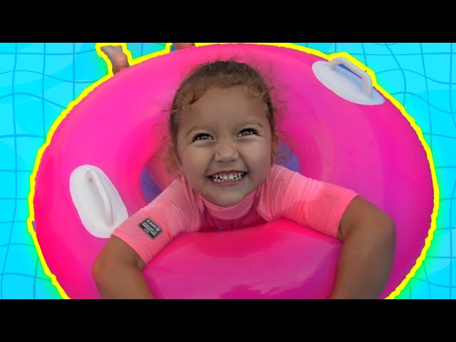 Alba and Juli play in a pink pool