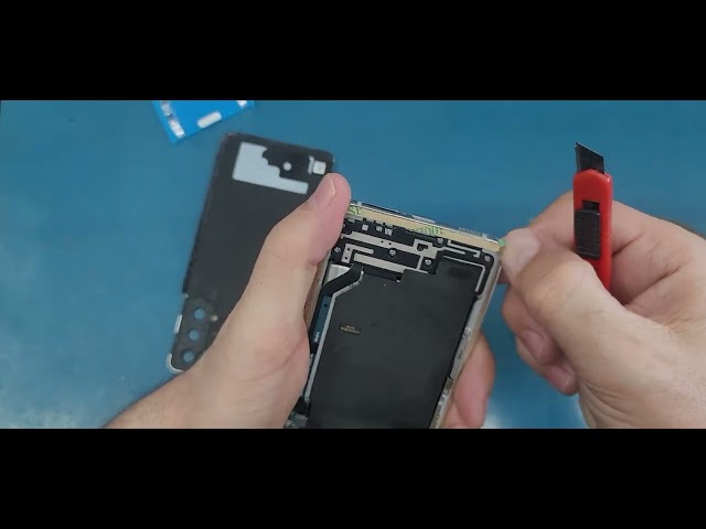 How to replace the LCD/Screen with the frame on a Samsung Galaxy S21(2)