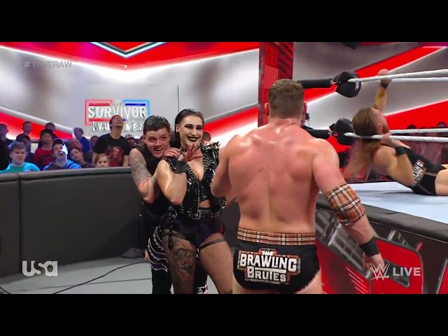 The Brawling Brutes vs The Judgement Day - WWE Raw 11/21/22 (Full Match)