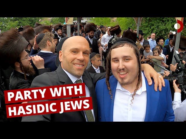 Inside Unbelievable Hasidic Jewish Torah Celebration 🇺🇸