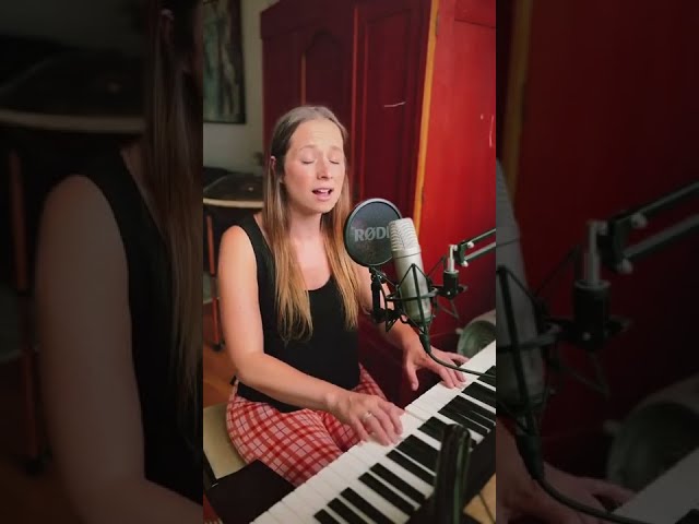 Senta - MUSIK MUSIK (Piano Version / Official Vertical Video)