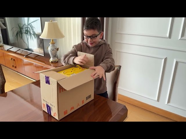 Yusuf sürpriz kutuyu açtı içinden en sevdiği şey Lego çıktı hemen hızlıca yaptı🤩