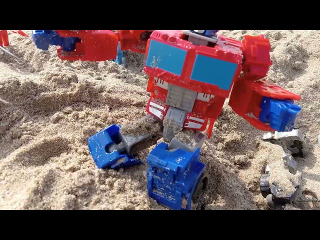 Transformers stop motion of the finale of season 2
