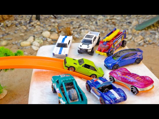 Hot Wheels Car Toys Play with Police Rescue Excavator Truck