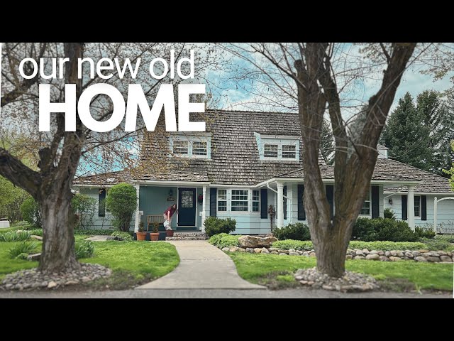 Tour the Outside of our Cozy Cottage Home