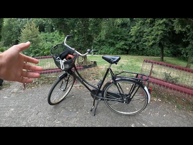 Trying & Reviewing a Dutch Omafiets in Amsterdam