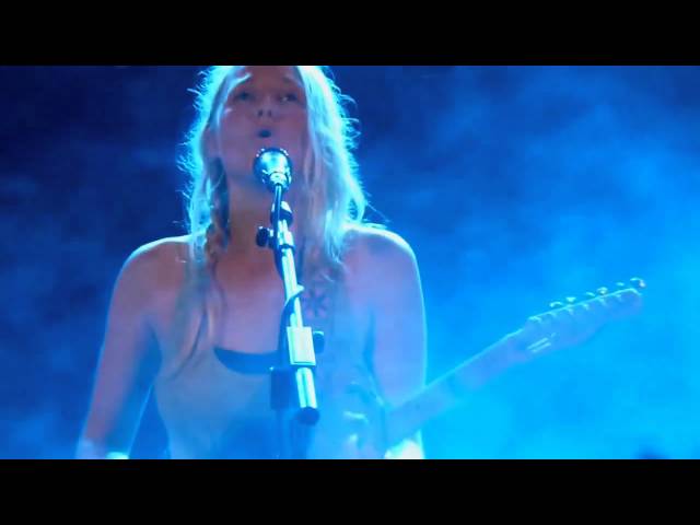 Lissie - Pursuit of Happiness - Kid Cudi cover - live Manchester Academy 27-10-10