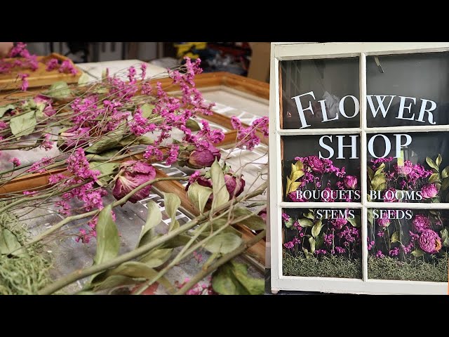DIY Floral Vintage Window / Dried Flower Crafts / Repurposing Old Windows / Thrifted Craft Tutorial
