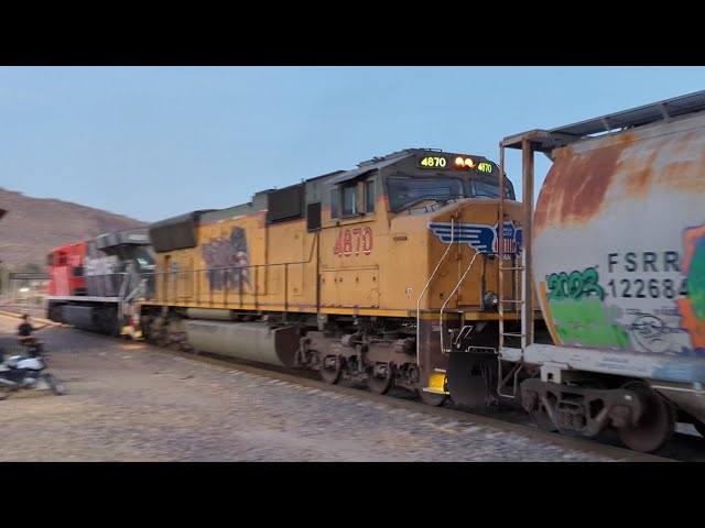 Encuentro De Trenes Con Locomotoras EMDX , Unión Pacífic Y Ferromex En La Estación De Tlajomulco
