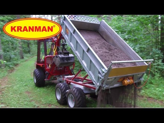 The Kranman Bison 8000 spreads gravel with DX220 tilt flap and electric vibro