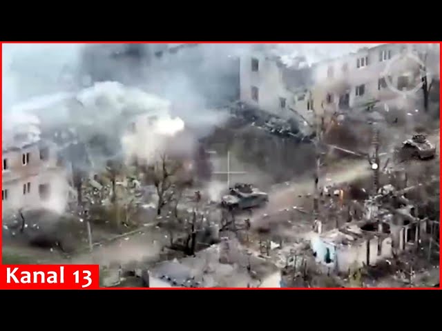 Entering Krasnohorivka city in Donetsk with tanks, Russians were shelled from a long range