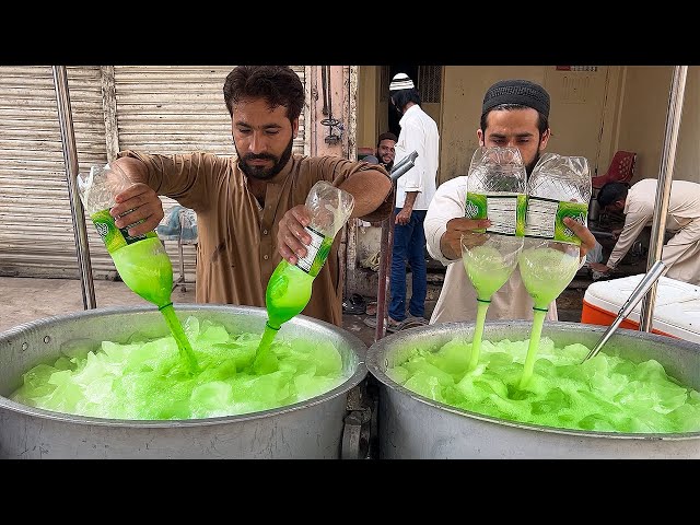 PAKOLA MILK SHAKE | Ice Pakola Juice. Refreshing Street Drink Pakola Doodh Soda. Karachi Street Food
