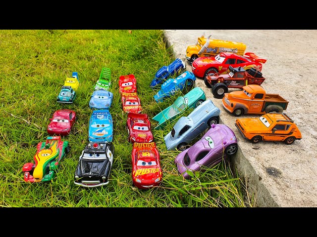 Lightning McQueen Cars: Looking For Disney Pixar Cars in the park  #lightningmcqueen #cars