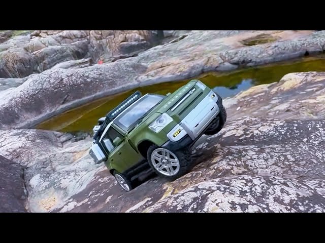 INCREDIBLY Realistic LAND ROVER Defender RC Crawler in 1:24 Scale